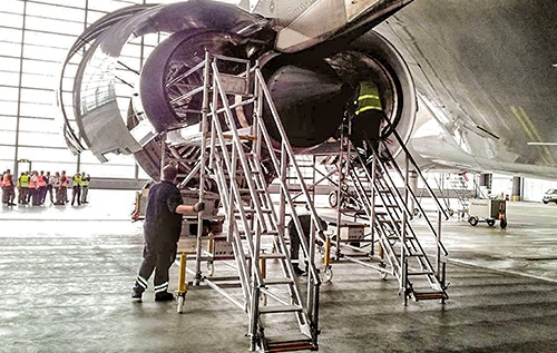 Cowling Plattformtreppe für Airbus A380 Cowling Plattformtreppe für Airbus A380